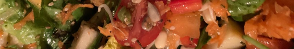 Ein Bild eines bunten Sommersalats