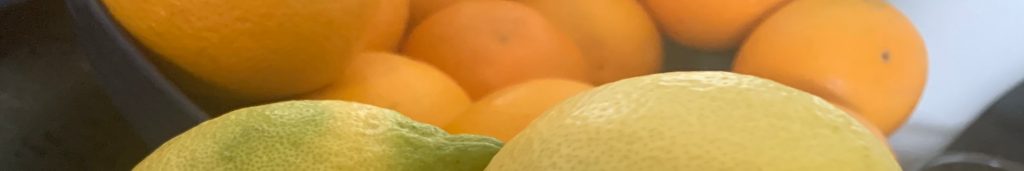 Ein Bild von Zitronen und Orangen
